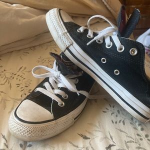 Converse low tops Ladies size 7 Black